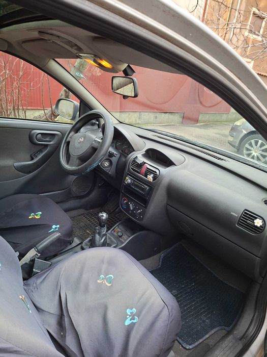 Vând Opel Corsa cu 2 uși
