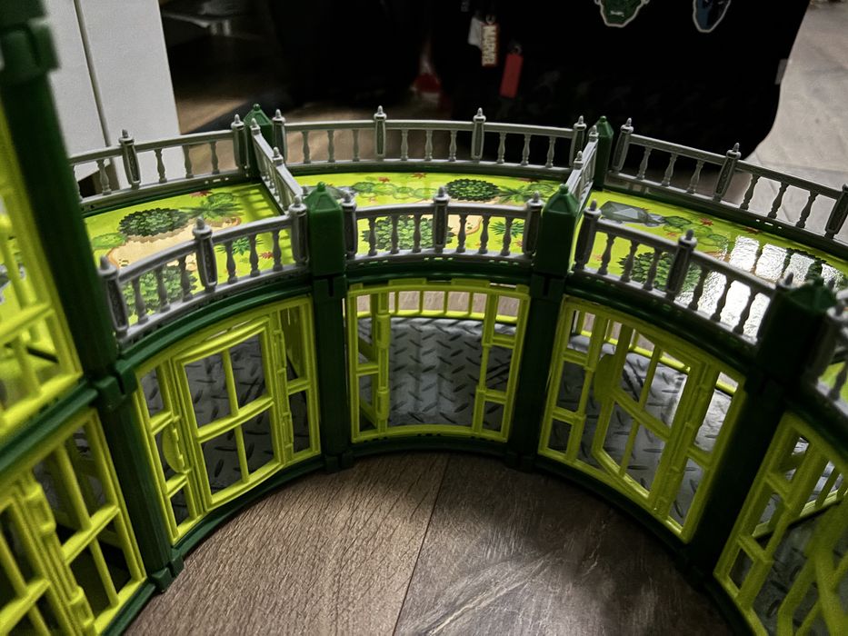 dino park , sau pentru alte animale .  in stare foarte bun