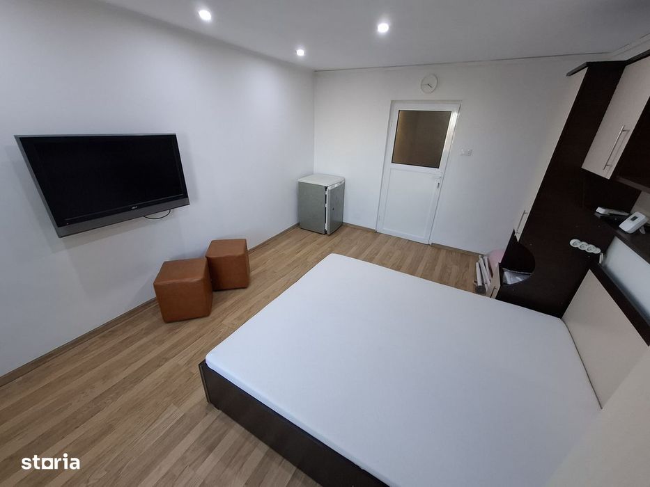 Garsonieră renovată zona Far