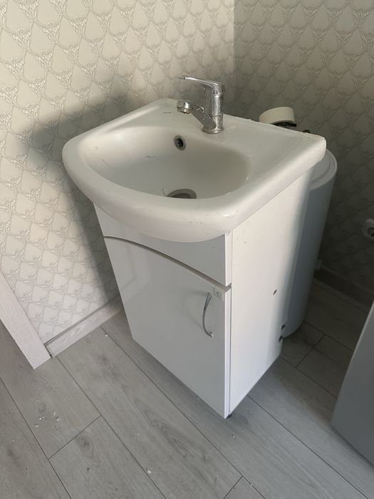 Раковина с тумбой