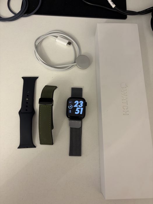 Продам Apple Watch 8