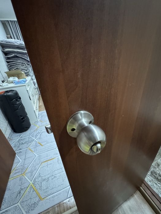 Продам двери 60*200 2шт, 80*200 1шт