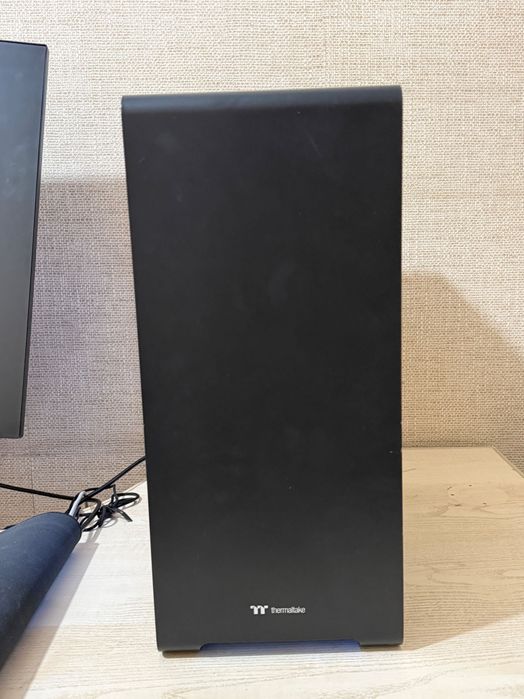 Продаю корпус thermaltake s300 tg