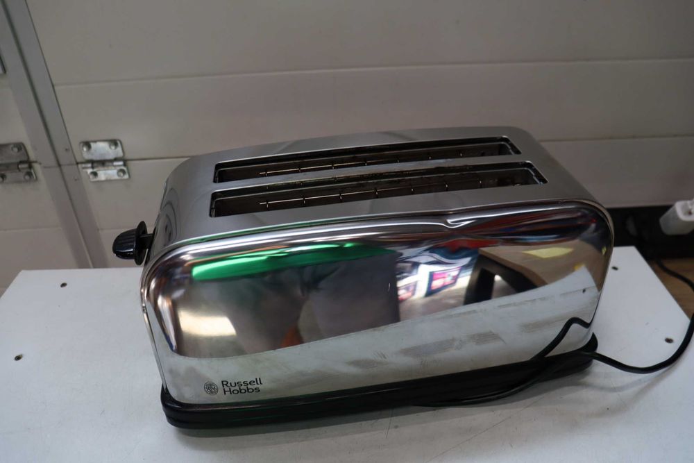 Тостер от неръждаема стомана Russell Hobbs Victory, Неръждаема стомана (6 регулируеми нива на препичане, 1000W), лек ДЕФЕКТ