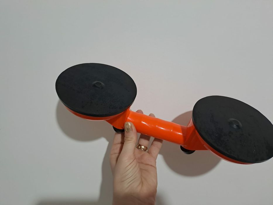 Ventuza pentru manipulat sticla