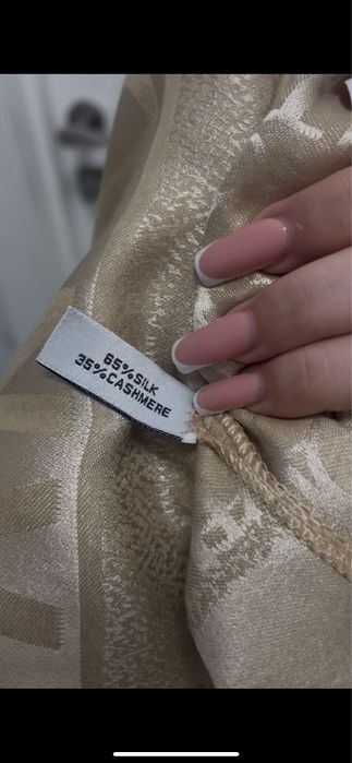 шарф от диор оригинальный в хорошем состоянии