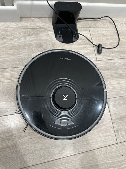 ПРОДАЮ ДО 8 ИЮЛЯ. Робот-пылесос Roborock S7