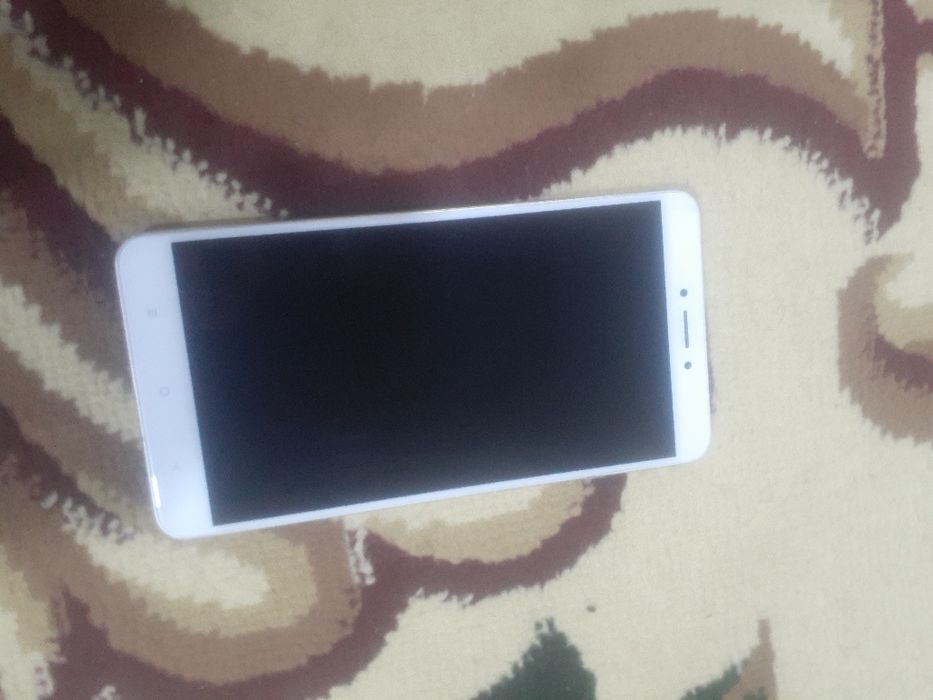 Mi max 2 telefon sotiladi