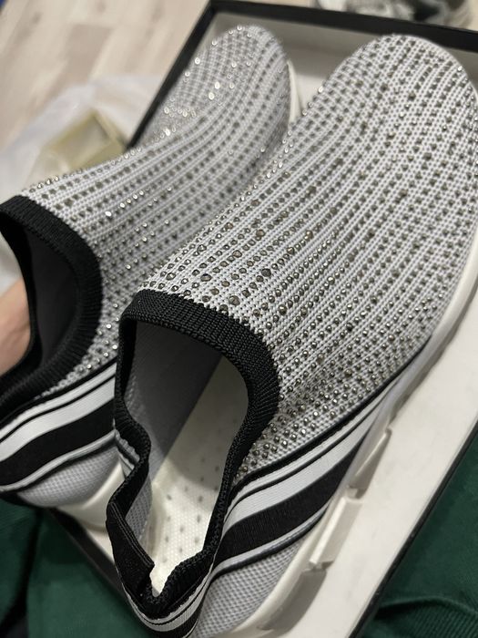 Новая обувь из ткани