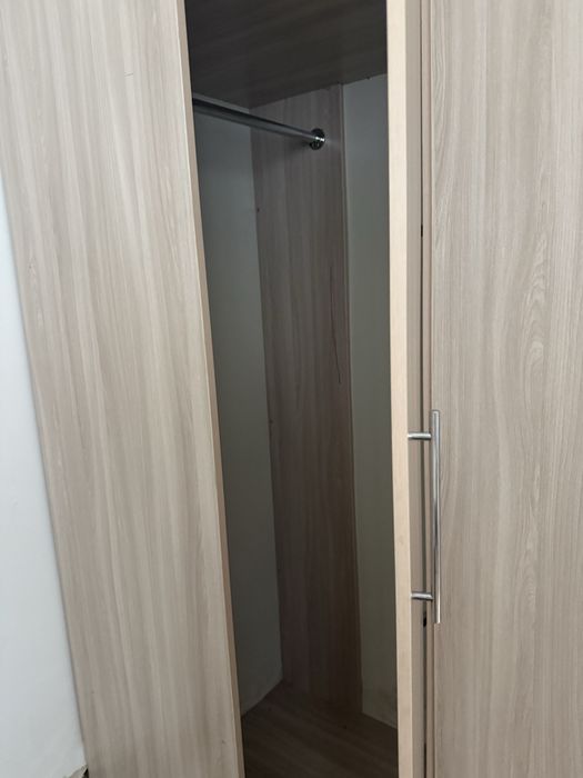 угловой шкаф и комод с зеркалом