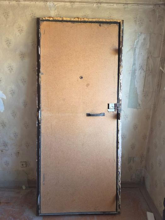 Продам дверь железная