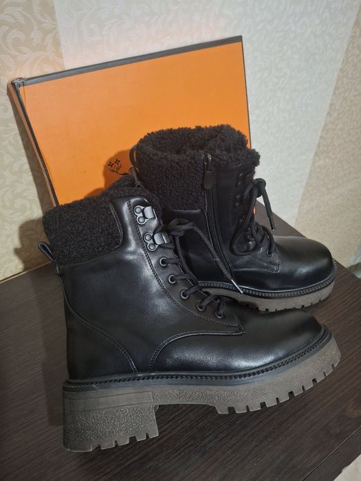 Ботинки женские.