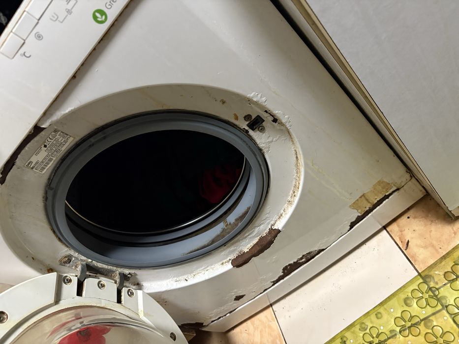 Vand masina in stare buna de functionare aspect 7/10 din cauza aburilor bucatarie