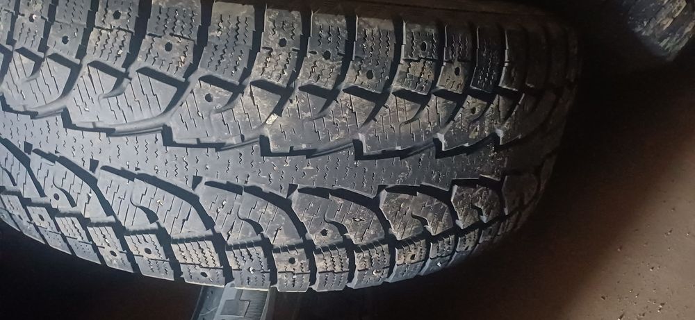 285 65 R 17 шины продам