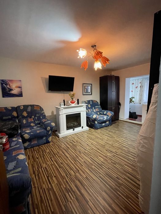 Vand/ Schimb Apartament 3 camere cu 2 camere Barlad