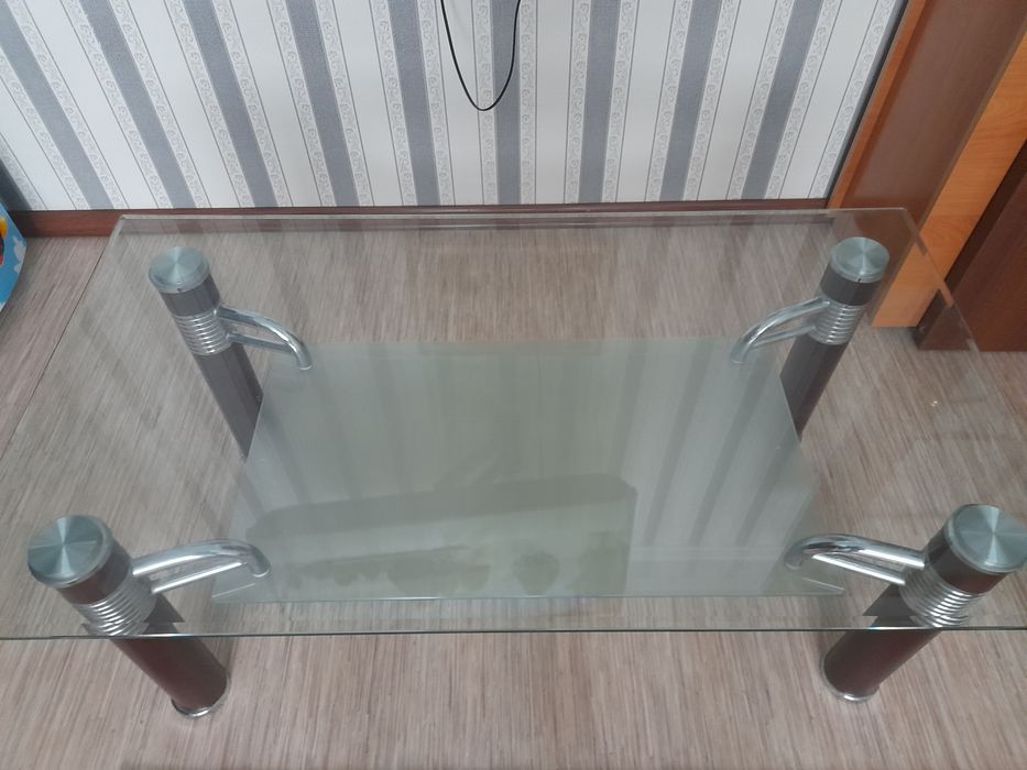 Продам стеклянный столик