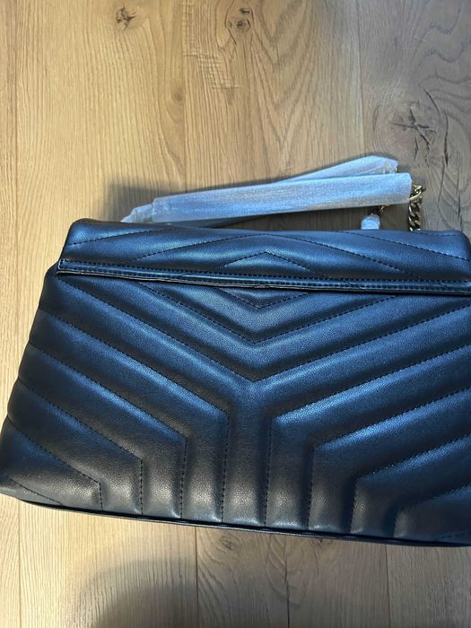 Продавам дамска чанта Saint Laurent