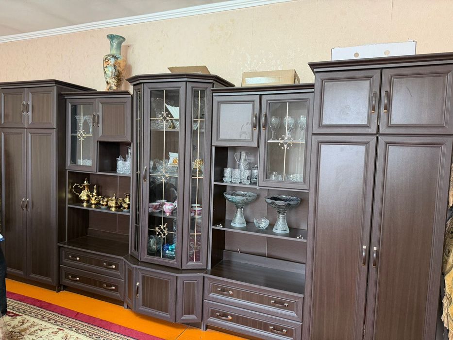 Стенка для зала б/у