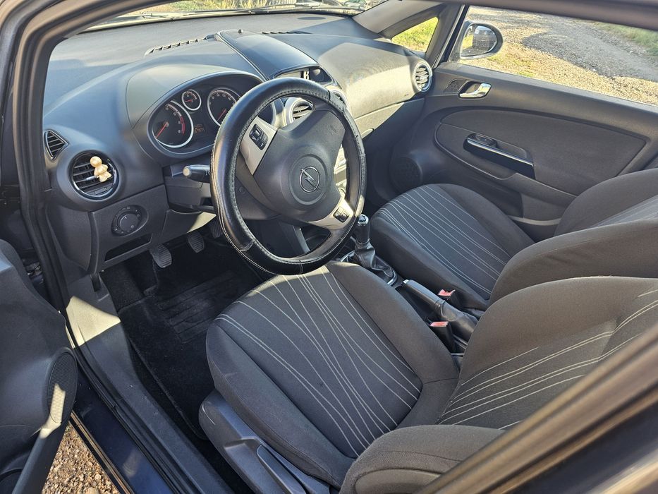 Opel corsa 1,2 benzina 2009 !