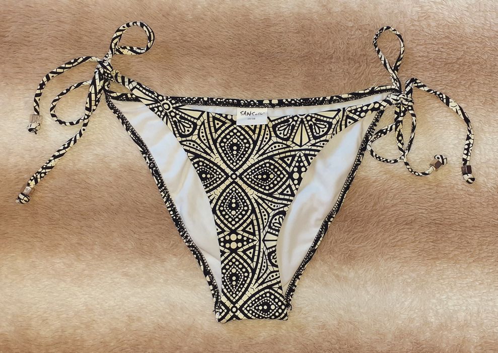 Продавам - Нов дамски бански - S/M размер - бледо жълт цвят с черно.