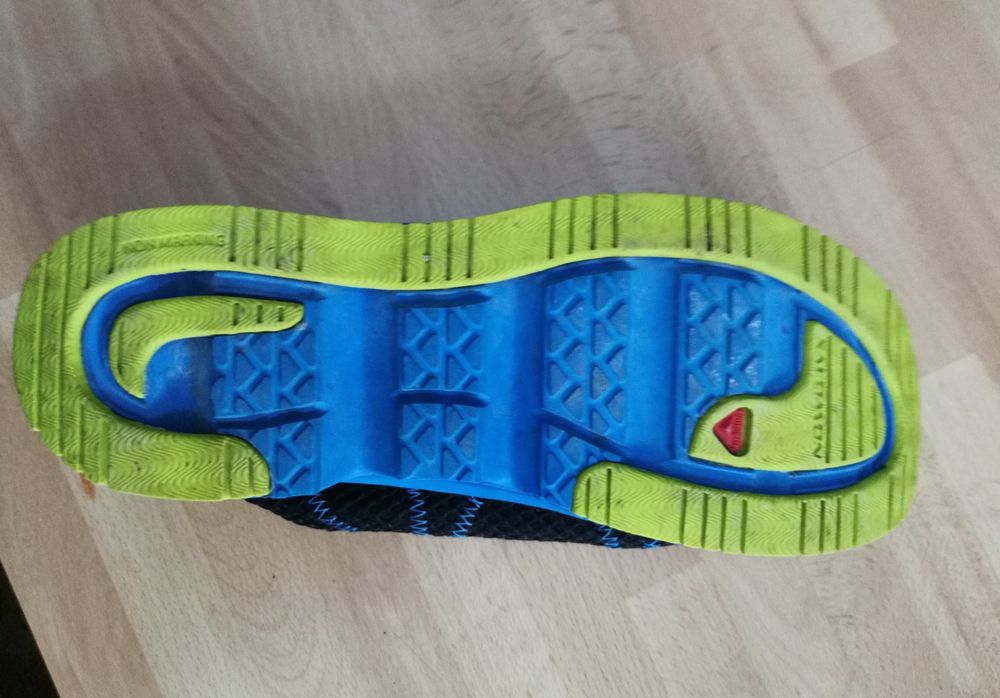 Adidași alergare Salomón marimea 38 puțin folosiți