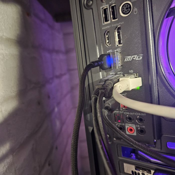 Vand calculator GAMING cu R5 5600 si Rx 6700xt 12Gb