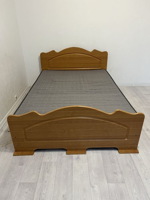 Продам кровать с матрасом