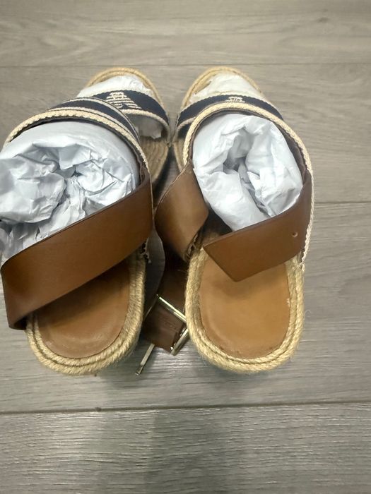 Сандали Giorgio Armani, обувани два пъти, без забележки.