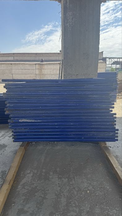 Монолитный леса и фанера