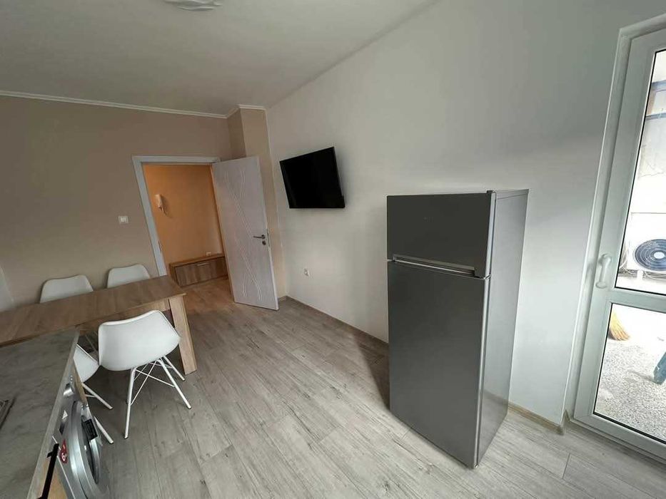 Дава се под наем Тристаен апартамент в Добрич, ЖП Гара - 80 кв.м за 306 € - Снимка #3