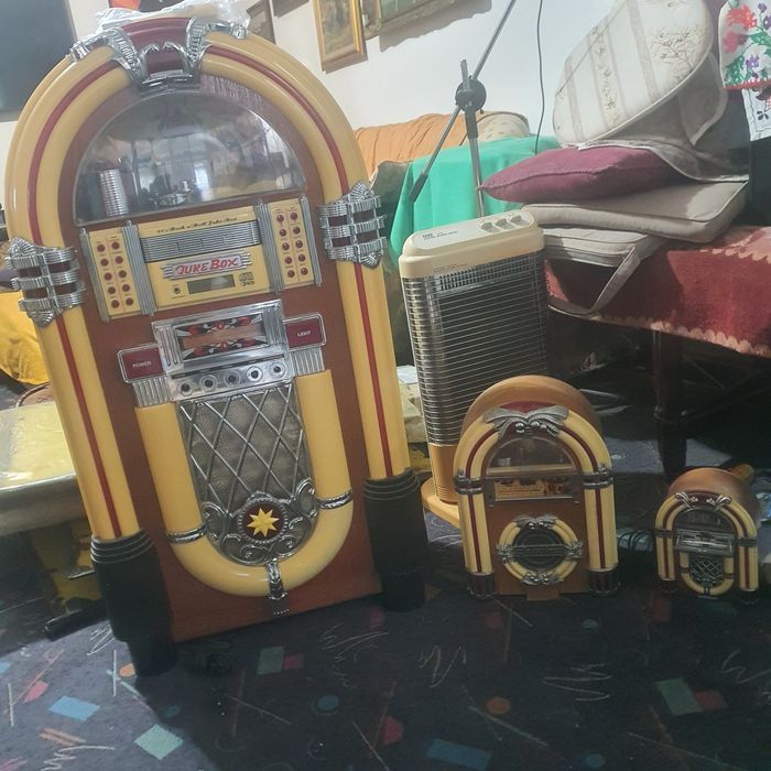 Vind Juke box diferite dimensiuni.