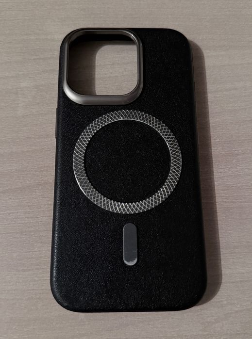 Чехлы на Iphone 16 pro