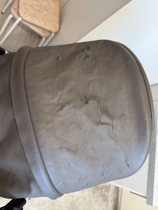 Коляску продам тормоз не работает только