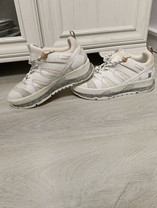 Adidași superbi numărul 42