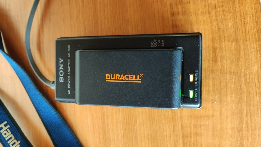Sony Video Hi8 Handycam CCD-TR805E + Пълен комплект аксесоари (За части/ремонт)