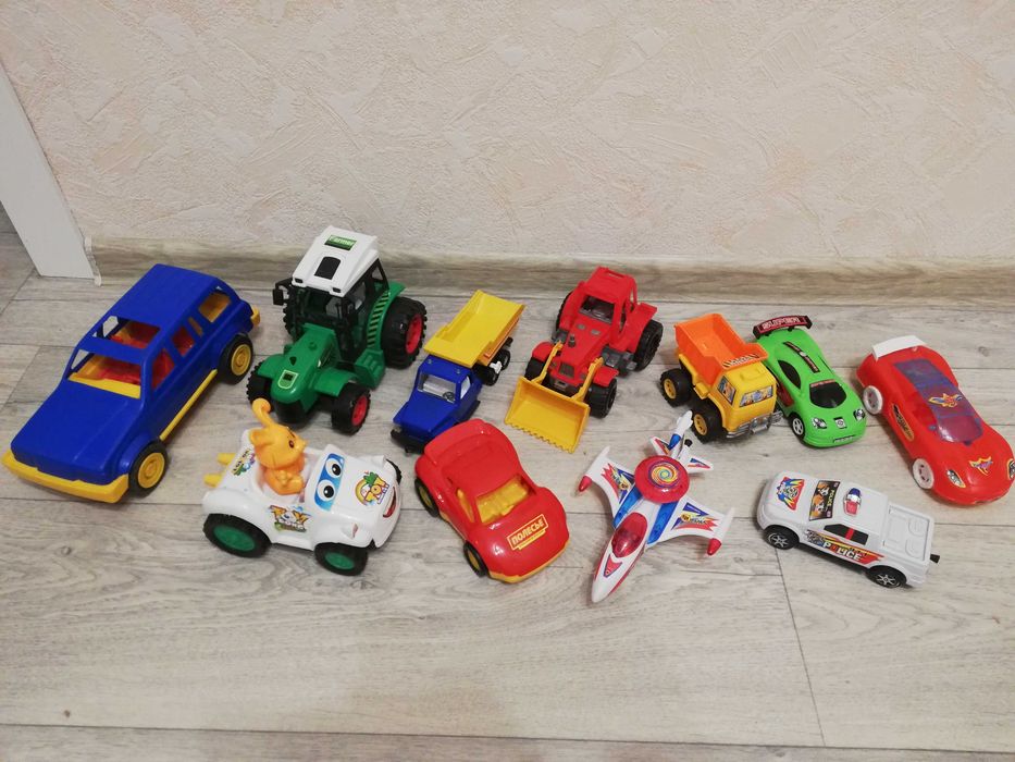 Игрушечные машинки пластик б/у