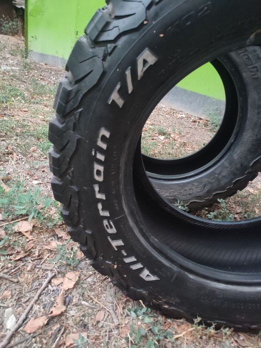 Продам две покрышки