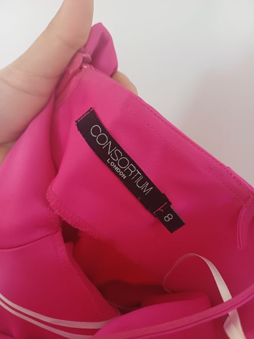 Rochie de ocazie roz purtată o singura dată