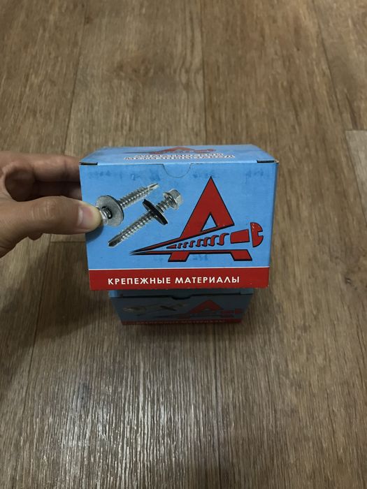 Продам новый шуруп кровельный