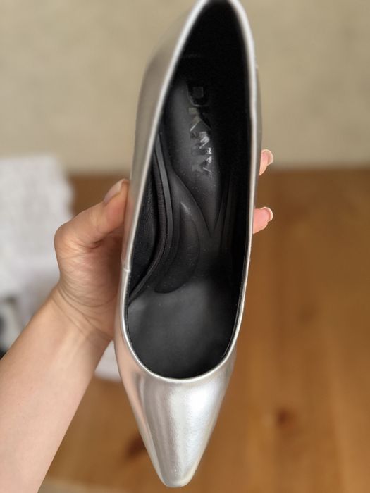 Продам туфли новые