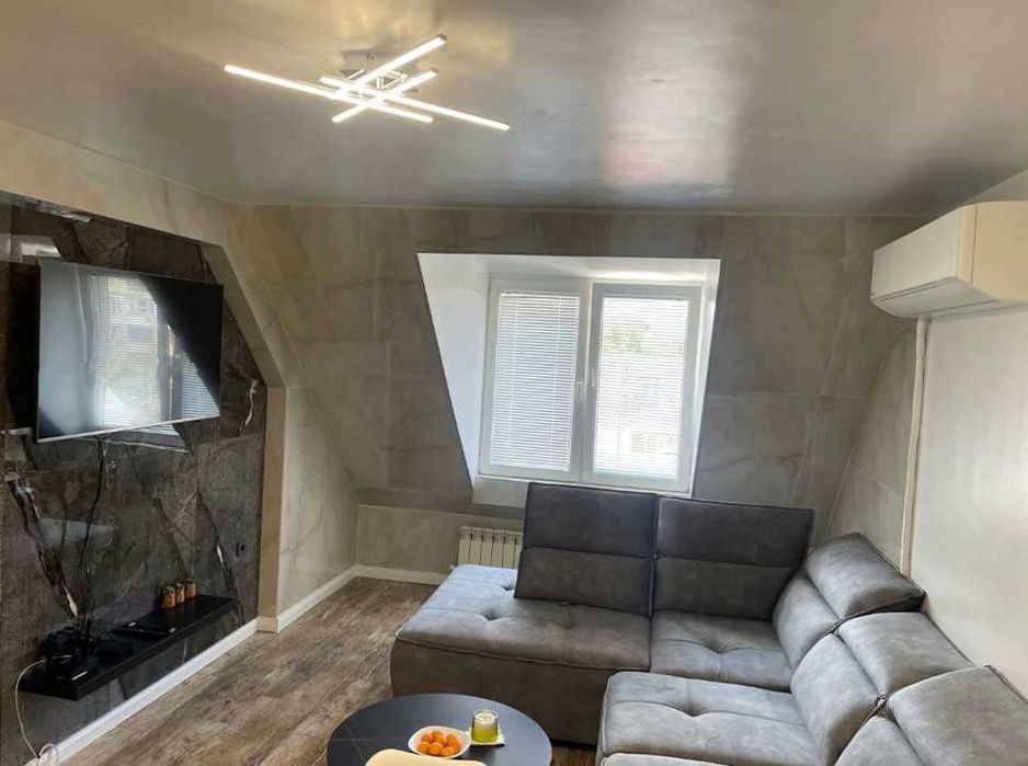 Дава се под наем Двустаен апартамент в София, Център - 60 кв.м за 880 € - Снимка #2