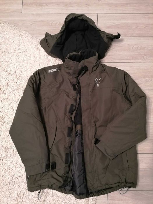 Vând costum de pescuit Fox Wintersuit Camo