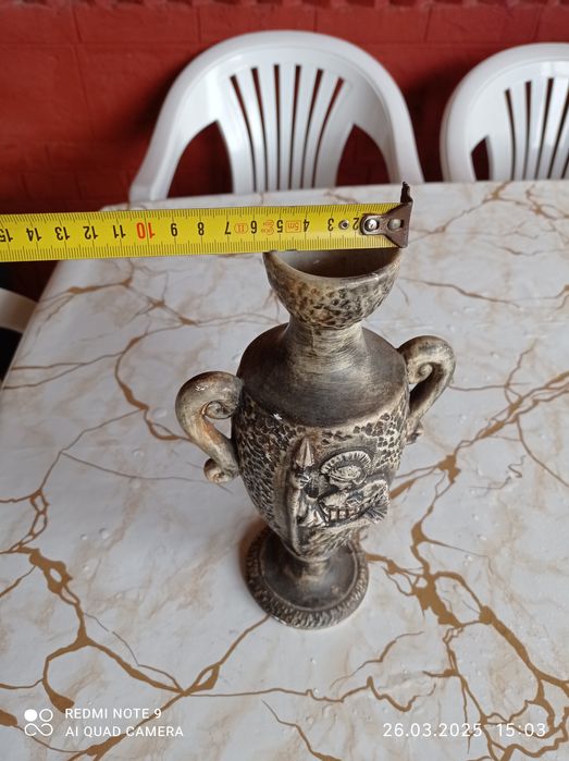 Старинна ваза за цветя