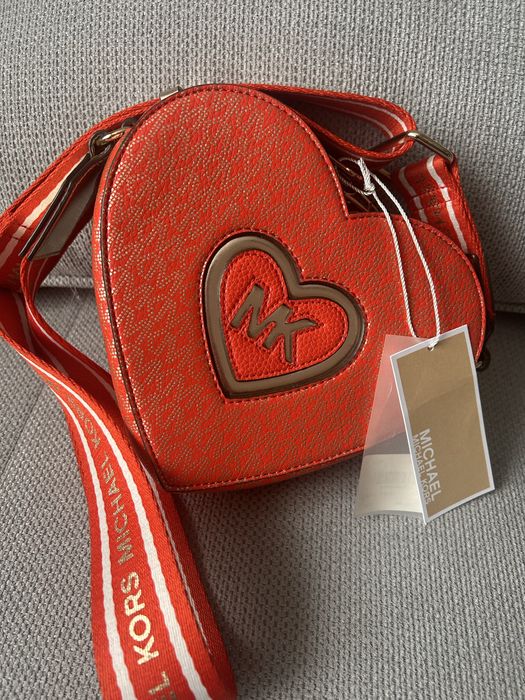 Дамска чанта МК сърце