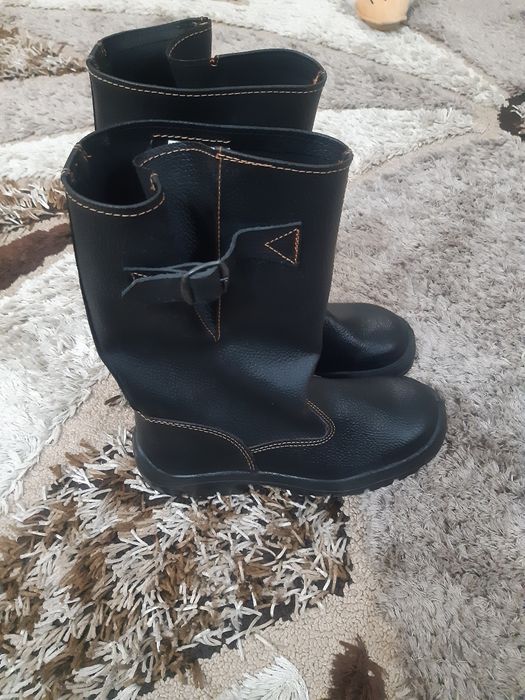 Продам новые сапоги