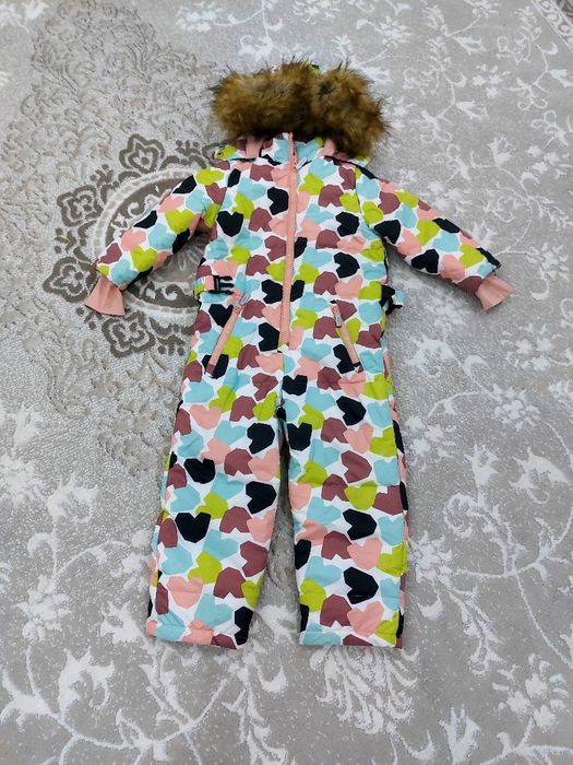 Продам лыжный комбинезон на девочку