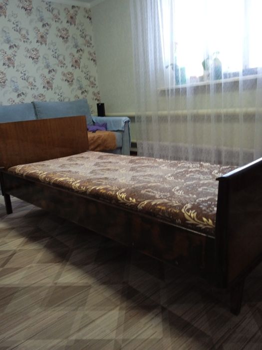Продаётся односпальная кровать .