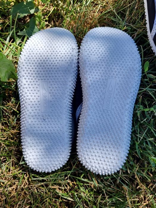 Аквашузы новые  31р