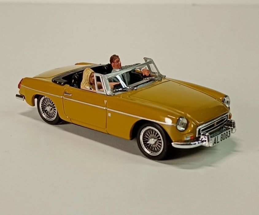 Това е колекционерски модел на автомобил MGB в мащаб 1:43, който е час