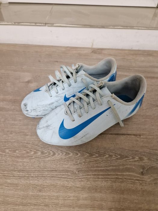 Ghete fotbal Mercurial pentru Iarba